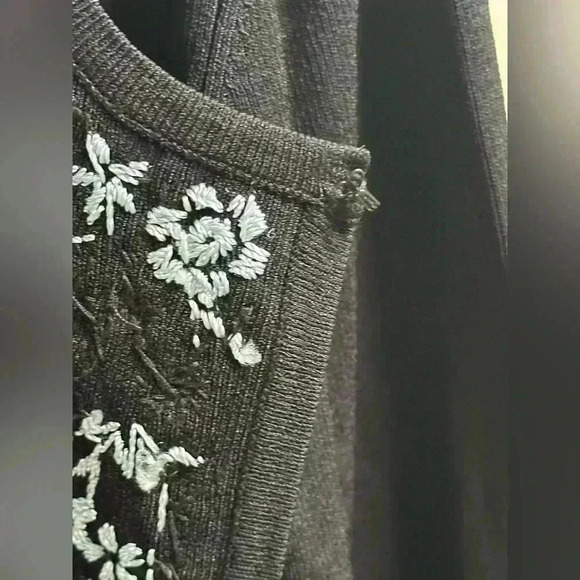 Y2K Finity Embroidered Beaded Sequin Floral Front Clasp Sweater – Women’s S - Picture 10 of 15